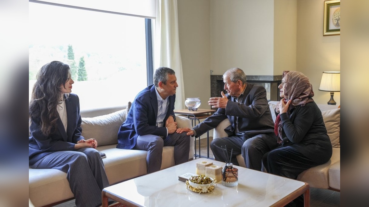 CHP Genel Başkanı Özgür Özel, Kadriye Kasapoğlu'nun ailesini ziyaret etti