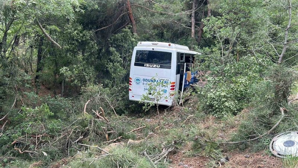 Eskişehir'de midibüs şarampole uçtu: 28 yaralı