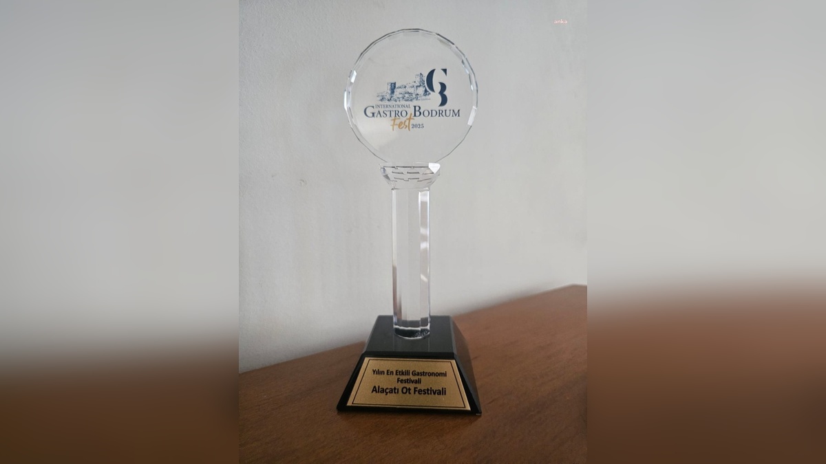 Alaçatı Ot Festivali'ne 'Yılın En Etkili Gastronomi Festivali' ödülü