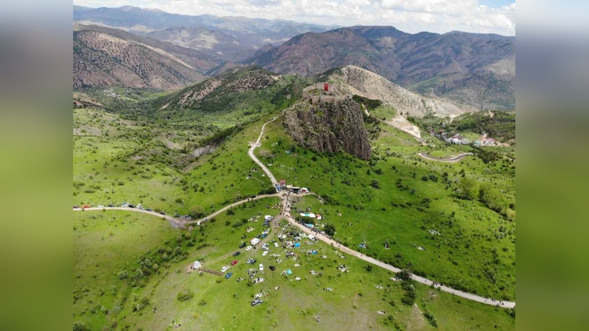Gümüşhane Kov Kalesi şenliğine yoğun ilgi