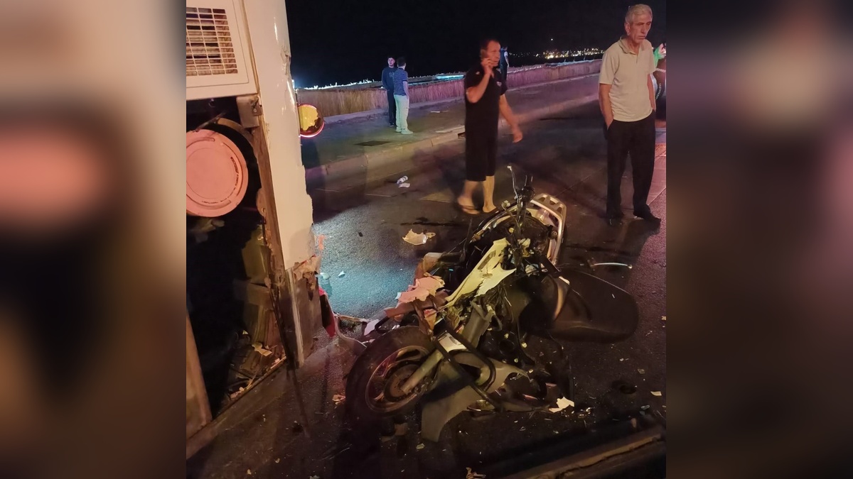 Alanya'da motosikletli, otobüse çarparak hayatını kaybetti