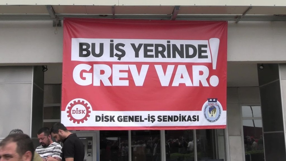 İzmir Büyükşehir Belediyesi işçilerinin grevi 3. gününde: 'Eşit işe eşit ücret'
