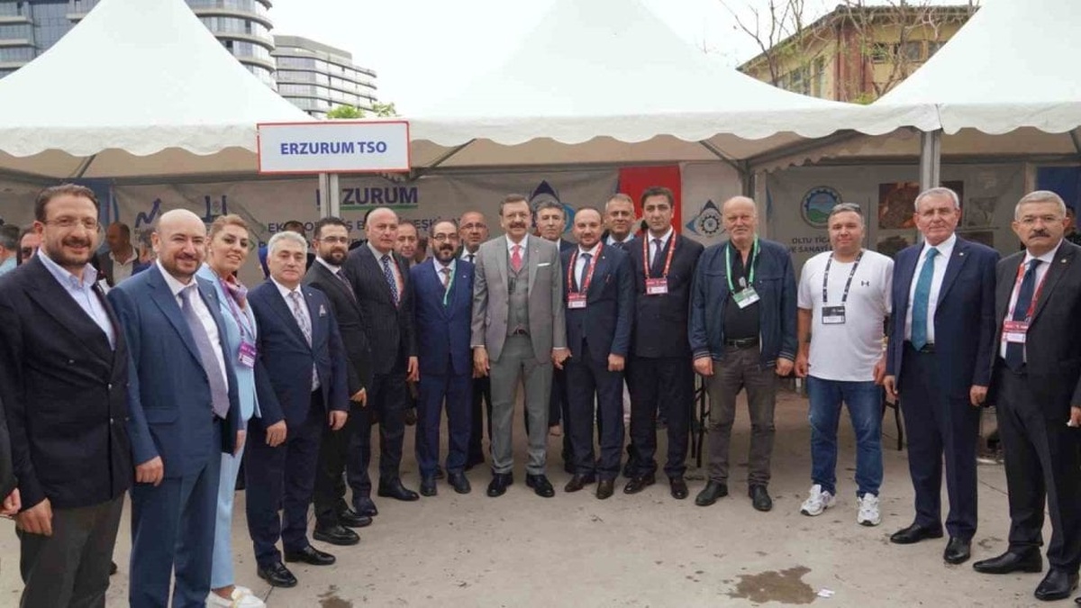 TOBB Başkanı Hisarcıklıoğlu, Erzurum Ticaret ve Sanayi Odası standını ziyaret etti