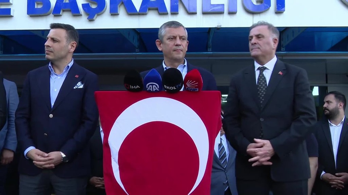 CHP lideri Özel'den Avcılar Belediyesi ziyareti: Erdoğan'ın darbe girişimi