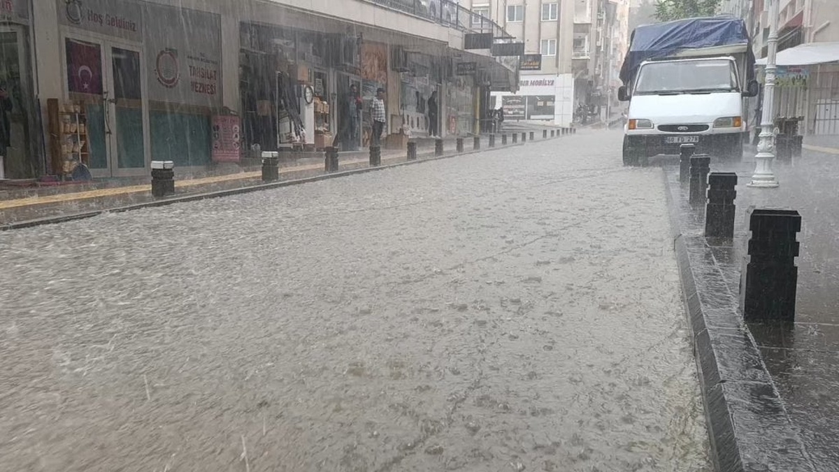 Amasya'da sağanak ve dolu etkili oldu