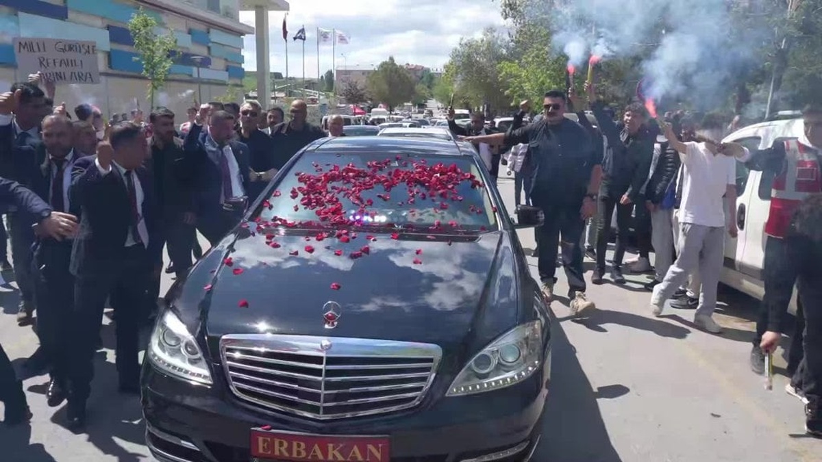 Erbakan: Ekonomi alanında da açılım yapılmalı