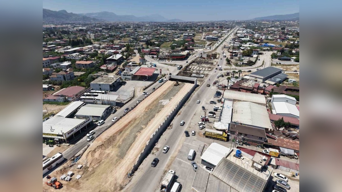 Hatay'da 5 köprülü kavşak 2025 sonunda hizmete açılacak