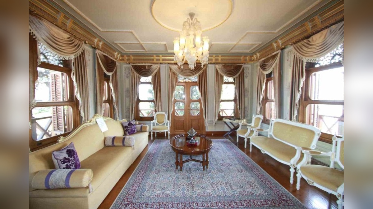 Kocaeli Büyükşehir Belediyesi, 133 yıllık Selim Sırrı Paşa Konağı'nı huzurevi sakinlerine açtı