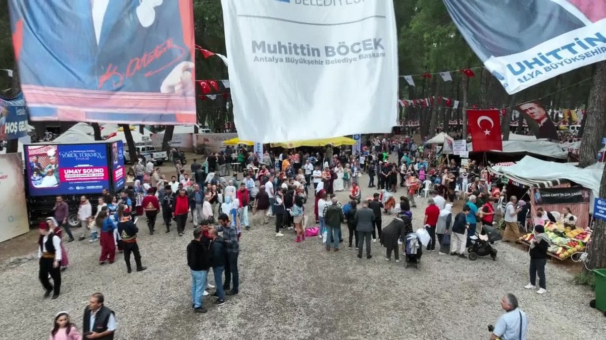 Antalya'da 4. Uluslararası Yörük Türkmen Festivali coşkuyla sürüyor