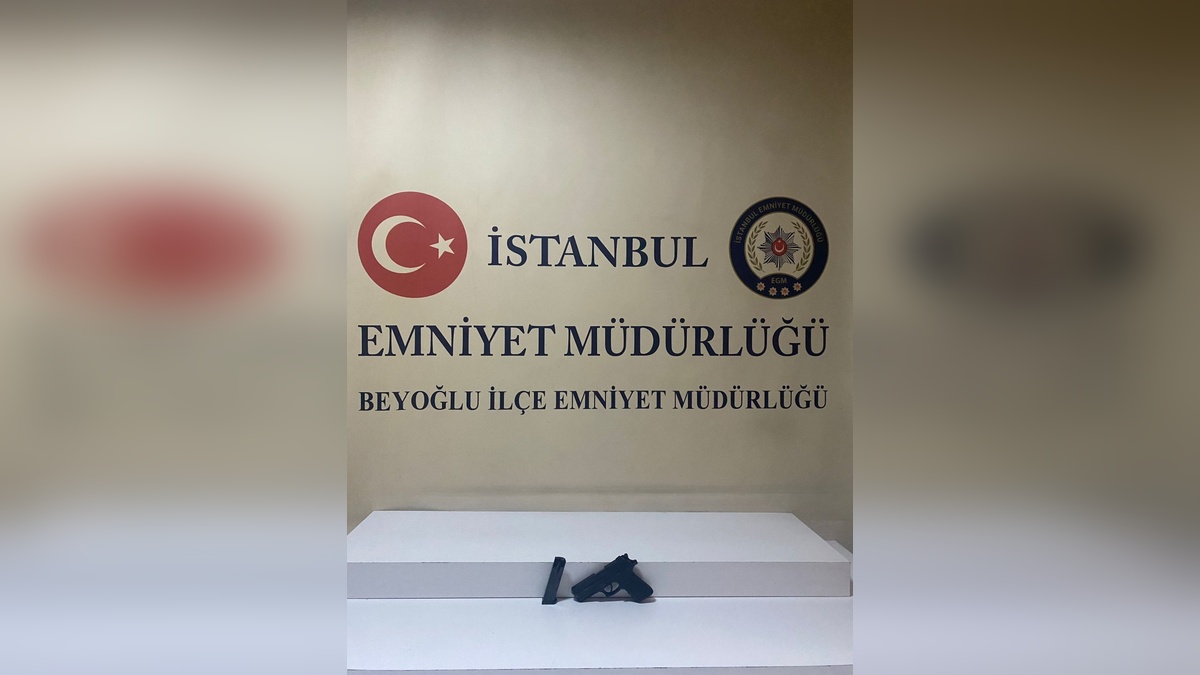 Taksim'de 3 arkadaşa silahlı saldırı: 3 bin 700 lira gasp edildi