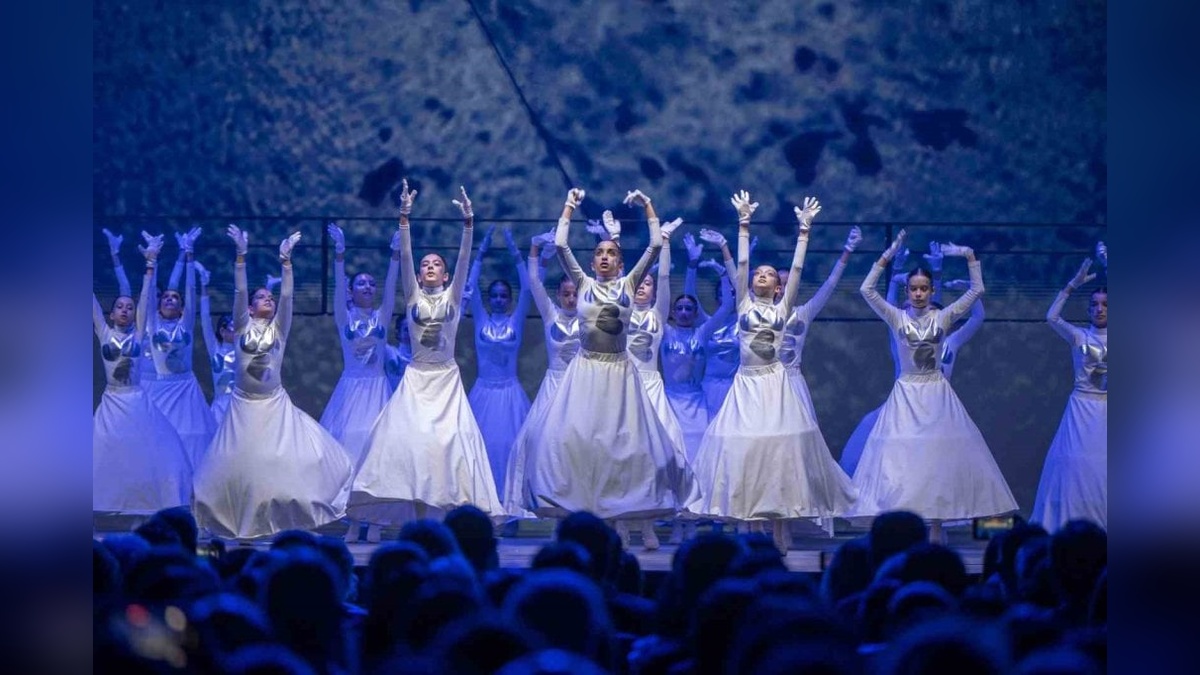 Bahçeşehir Koleji'nden 'Geleceğe İz Bırak' temalı yıl sonu gösterisi