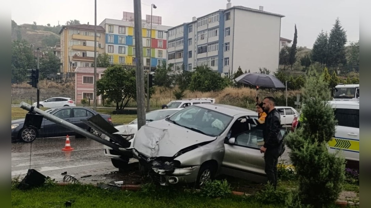 Karabük'te trafik kazası: 3 yaralı