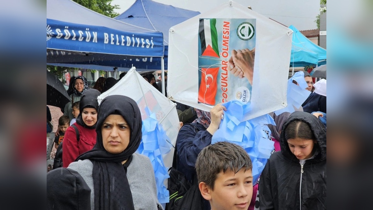 Gölcük'te yağmur altında Filistin'e destek