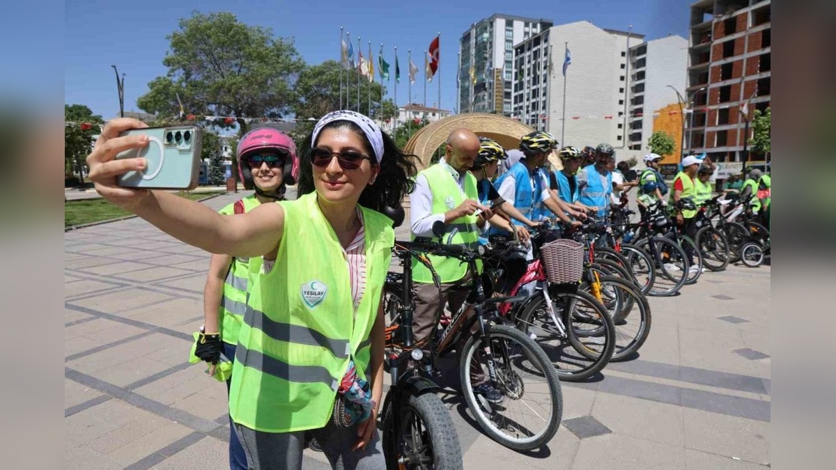 Elazığ'da Yeşilay bisiklet etkinliği: Bağımlılıklarla mücadeleye dikkat çekildi