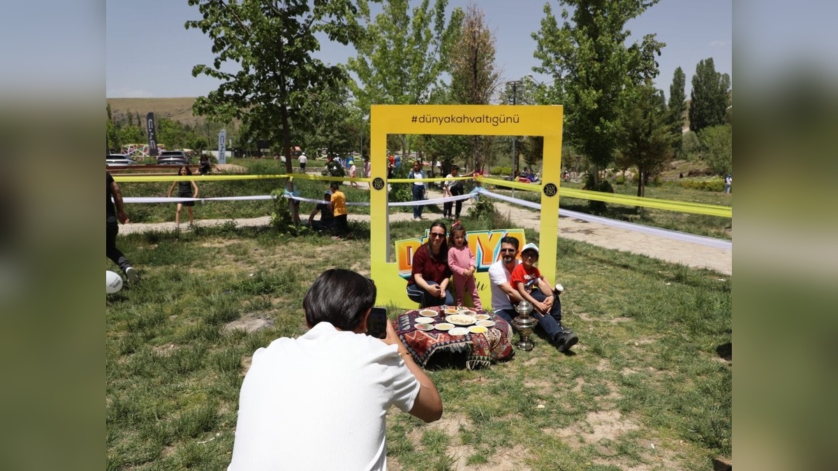Van'da 6'ncı Dünya Kahvaltı Günü, Muradiye Şelalesi önünde kutlandı