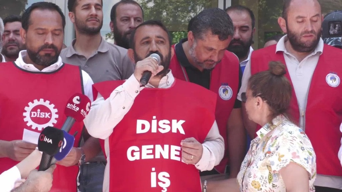 İzmir Büyükşehir Belediyesi işçilerinden grevin 4. gününde maaş çağrısı: 'Aynı ücreti istiyoruz'