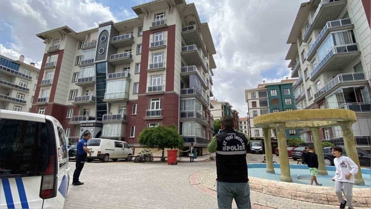 Konya'da 2 yaşındaki çocuk 5. kattan düşerek hayatını kaybetti