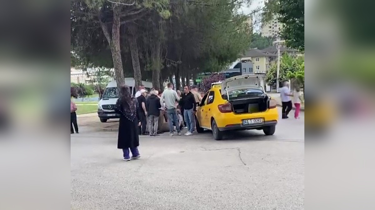 İzmit'te taksi yayaya çarptı: Yaralı hastaneye kaldırıldı