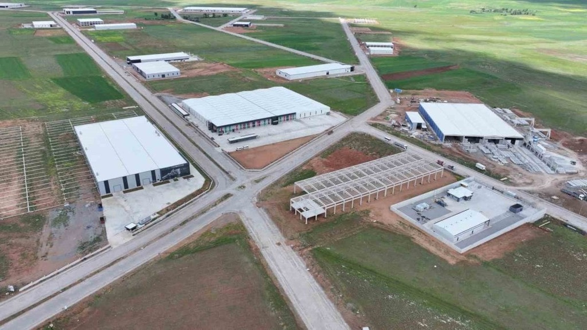 Sivas Demirağ OSB'de 12 fabrika üretimde, 37 fabrika yapım aşamasında