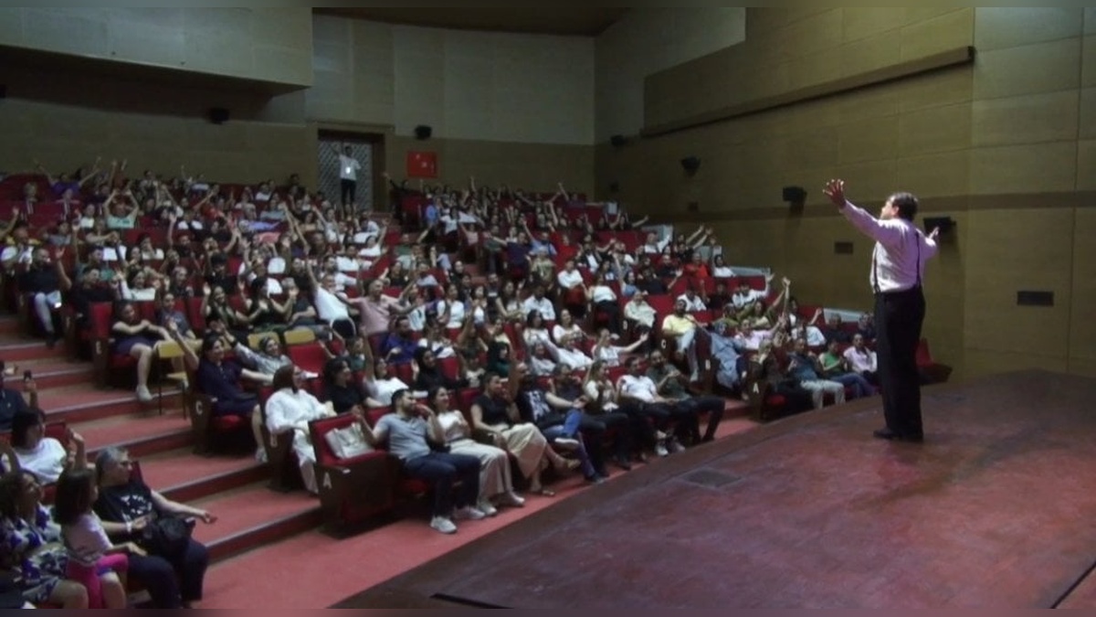 Batman'da 'Bir Garip Orhan Veli Müzikali'nin geliri köy okuluna aktarılacak