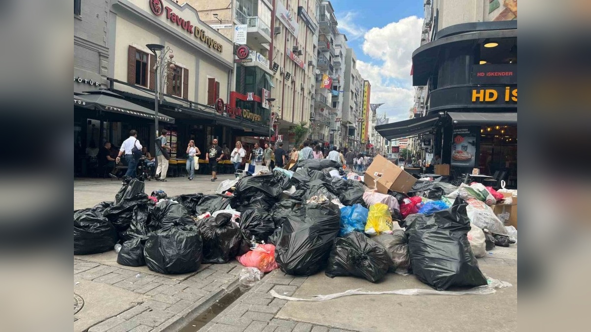 İzmir'de grev: Çöpler sokaklara taştı