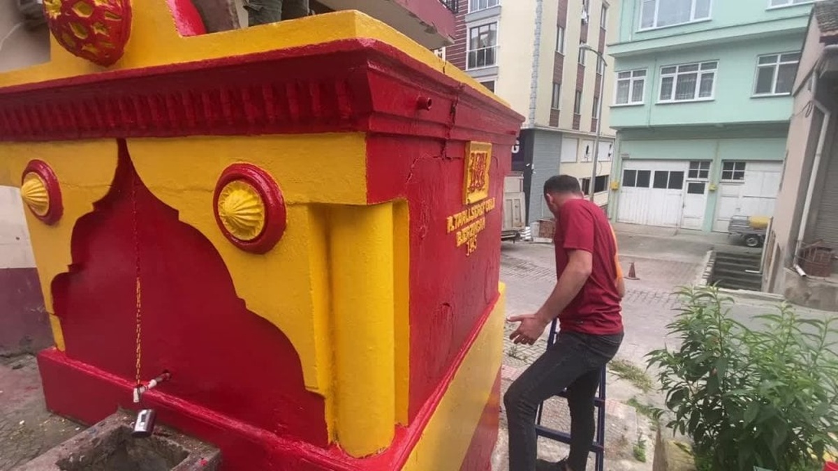 Sinop'ta Şampiyon Çeşmesi Galatasaray renklerine büründü