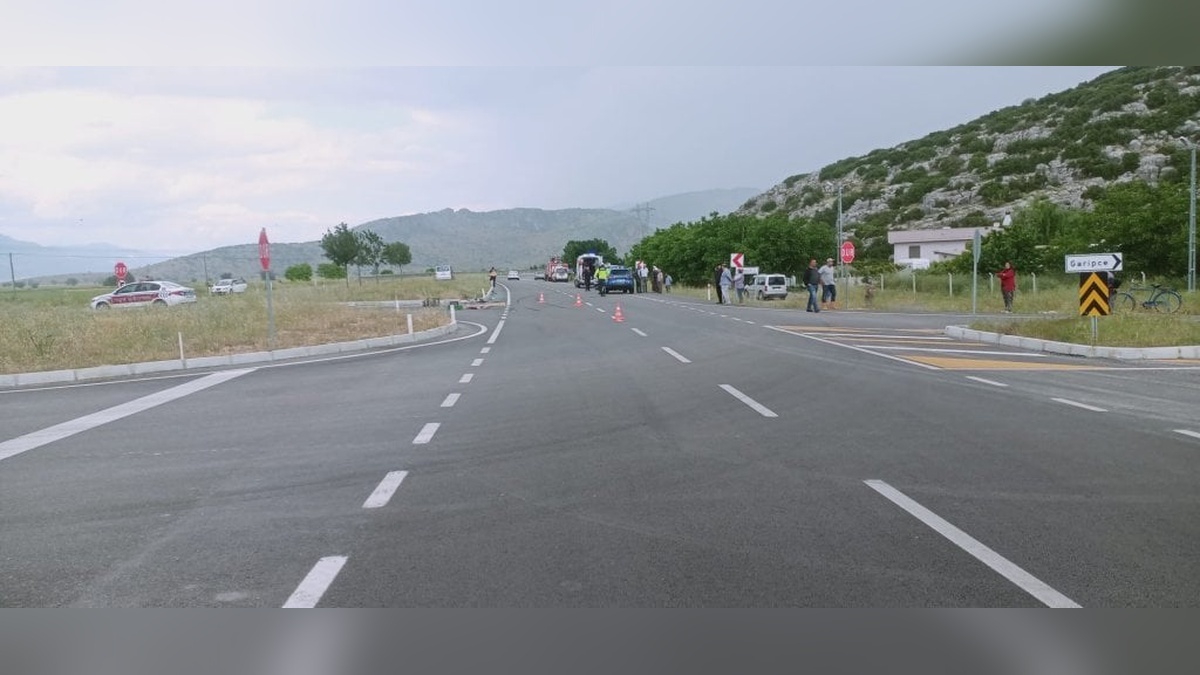 Antalya'da trafik kazası: 1 ölü, 3 yaralı