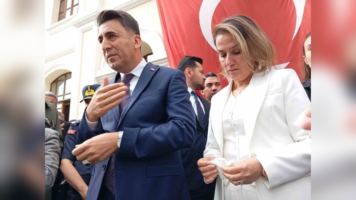 Bilecik Valisi Aygöl, Tunceli'ye atanmasının ardından duygusal bir törenle uğurlandı