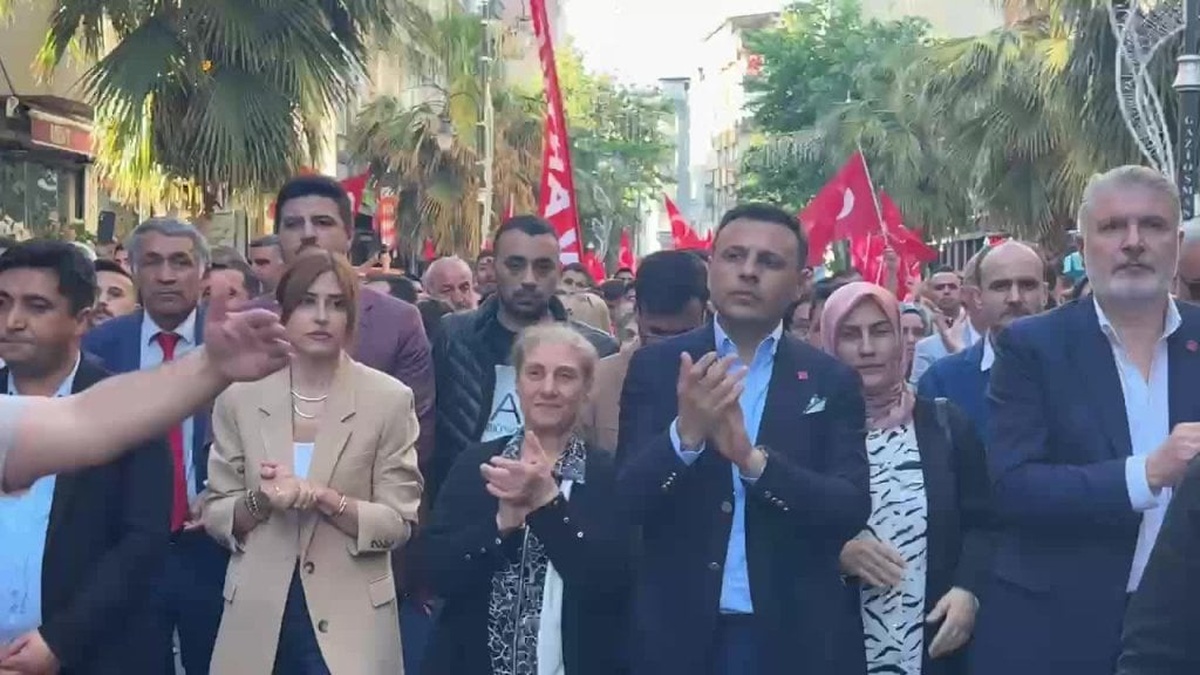 Gaziosmanpaşa Belediye Başkanı Bahçetepe'nin gözaltına alınmasını protesto edildi