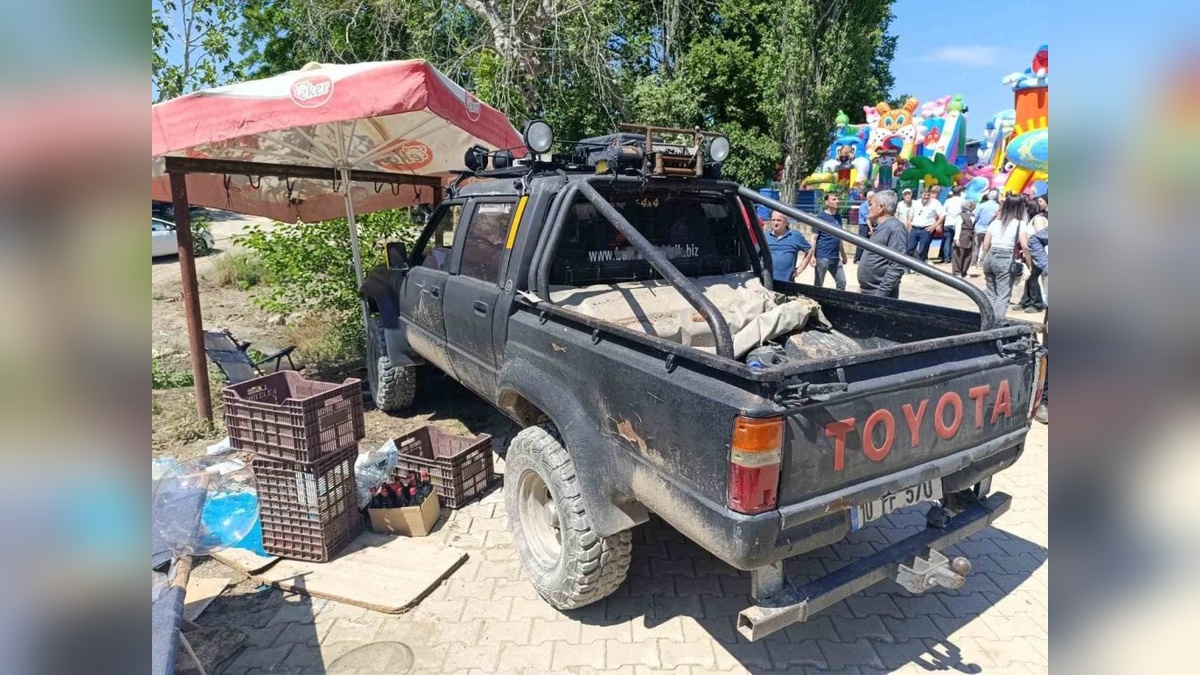 Karacabey'de ehliyetsiz sürücü 2 çocuğa çarptı