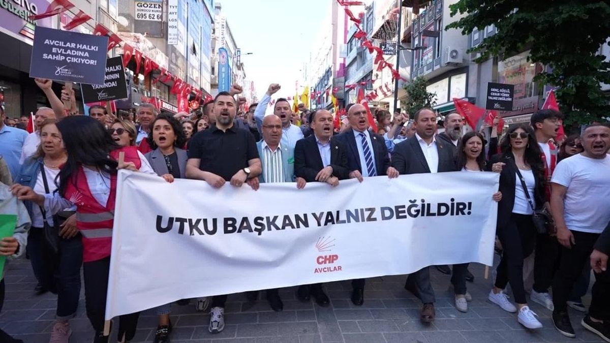 Avcılar Belediye Başkanı Çaykara'ya destek yürüyüşü