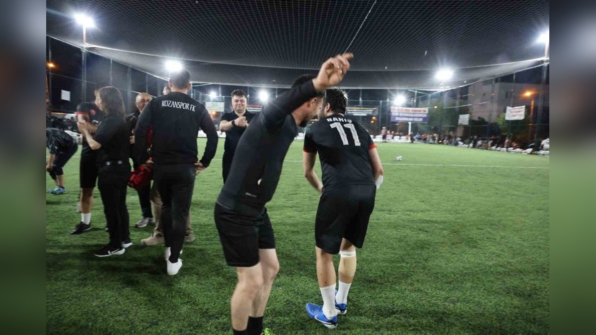 Kozan'da 22 yıl sonra düzenlenen futbol turnuvasında Cumhuriyet Mahallesi şampiyon oldu