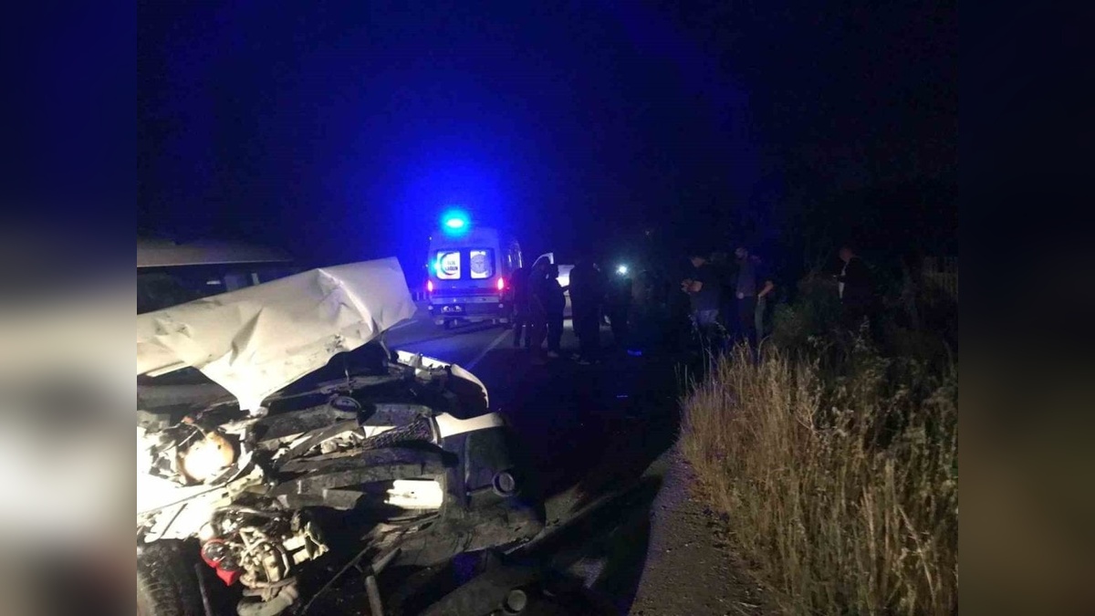 Kaynarca'da traktör ile hafif ticari araç çarpıştı: 4 yaralı