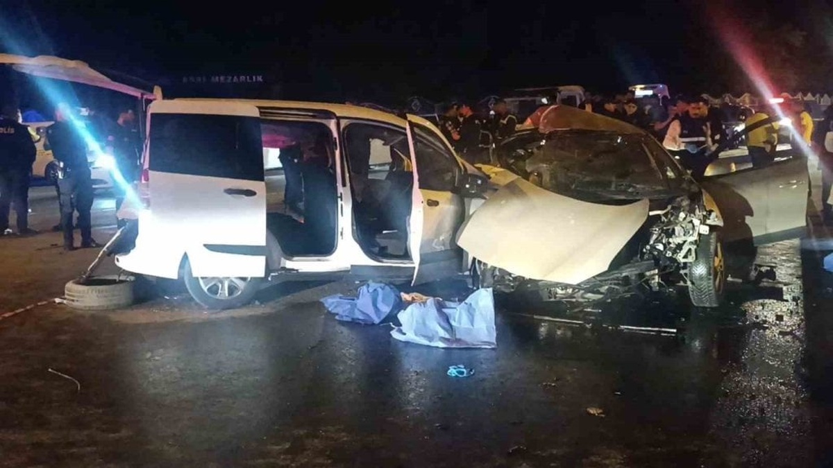 Gaziantep'te trafik kazası: 5 ölü, 2 yaralı