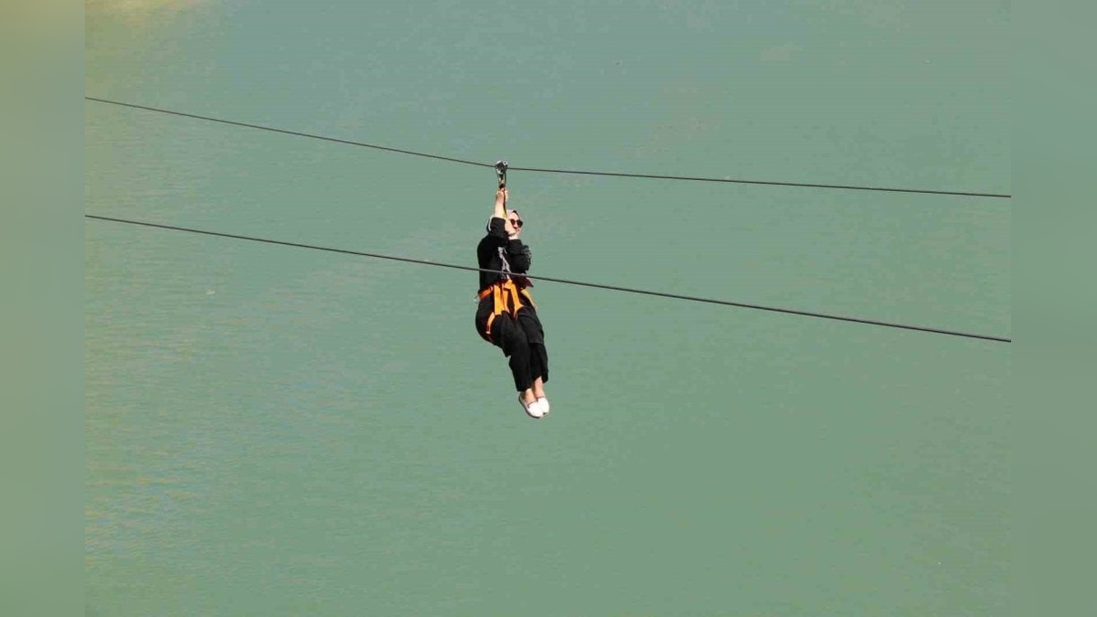 Karanlık Kanyon'da zipline ve tekne turu adrenalin tutkunlarını cezbediyor