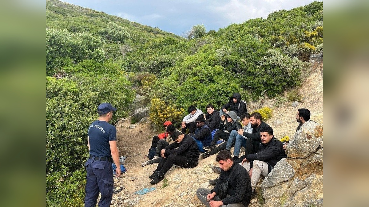 İzmir'de 44 düzensiz göçmen yakalandı