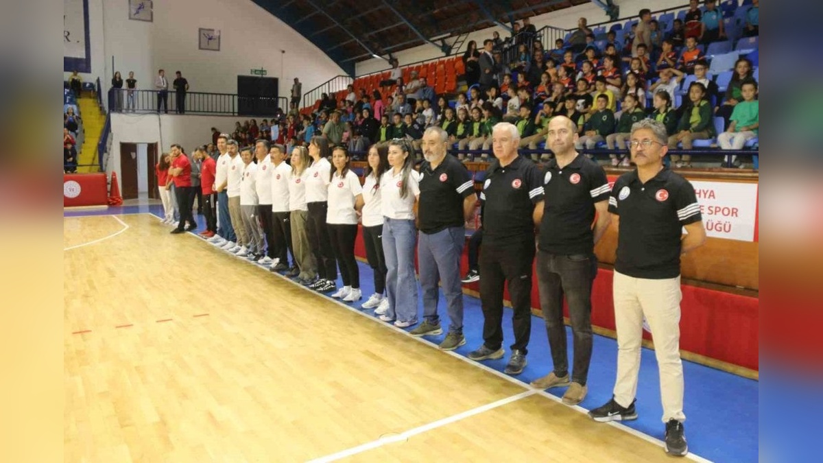 Kütahya'da geleneksel çocuk oyunları ve spor şenliği coşkuyla kutlandı