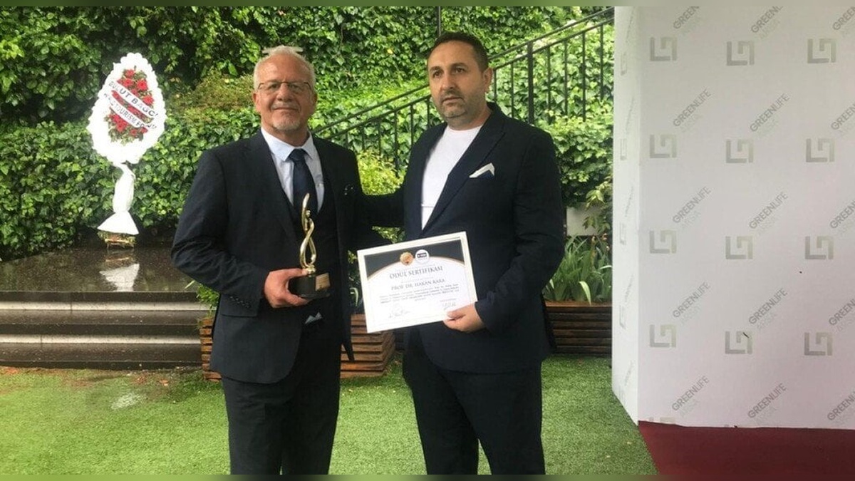 Prof. Dr. Hakan Kara'ya Akademik Altın Kalem ödülü