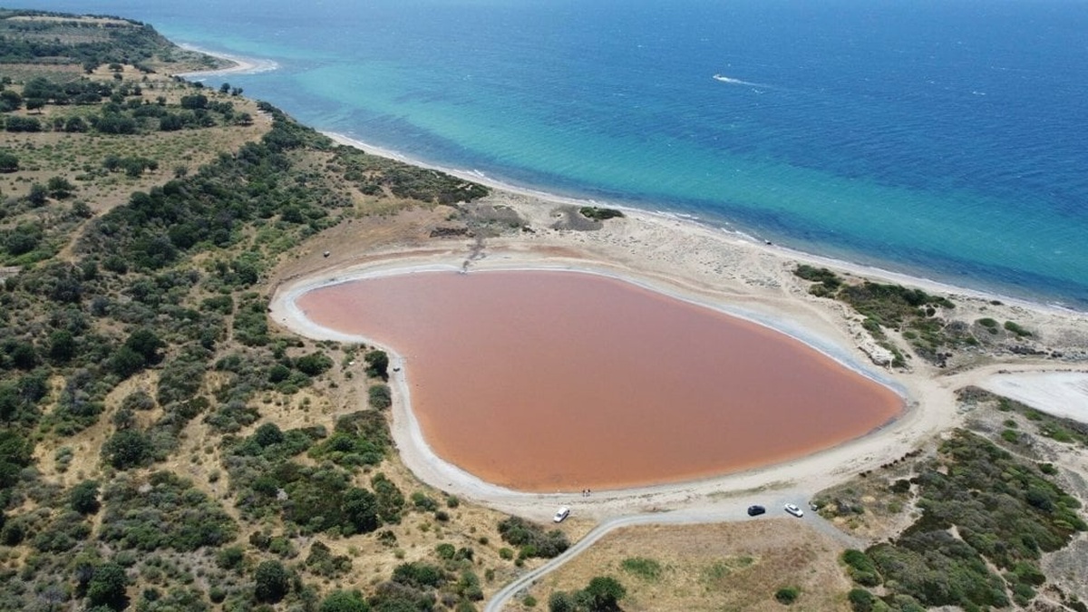 Çanakkale'deki Kalpli Göl, mayıs sonunda pembeye büründü