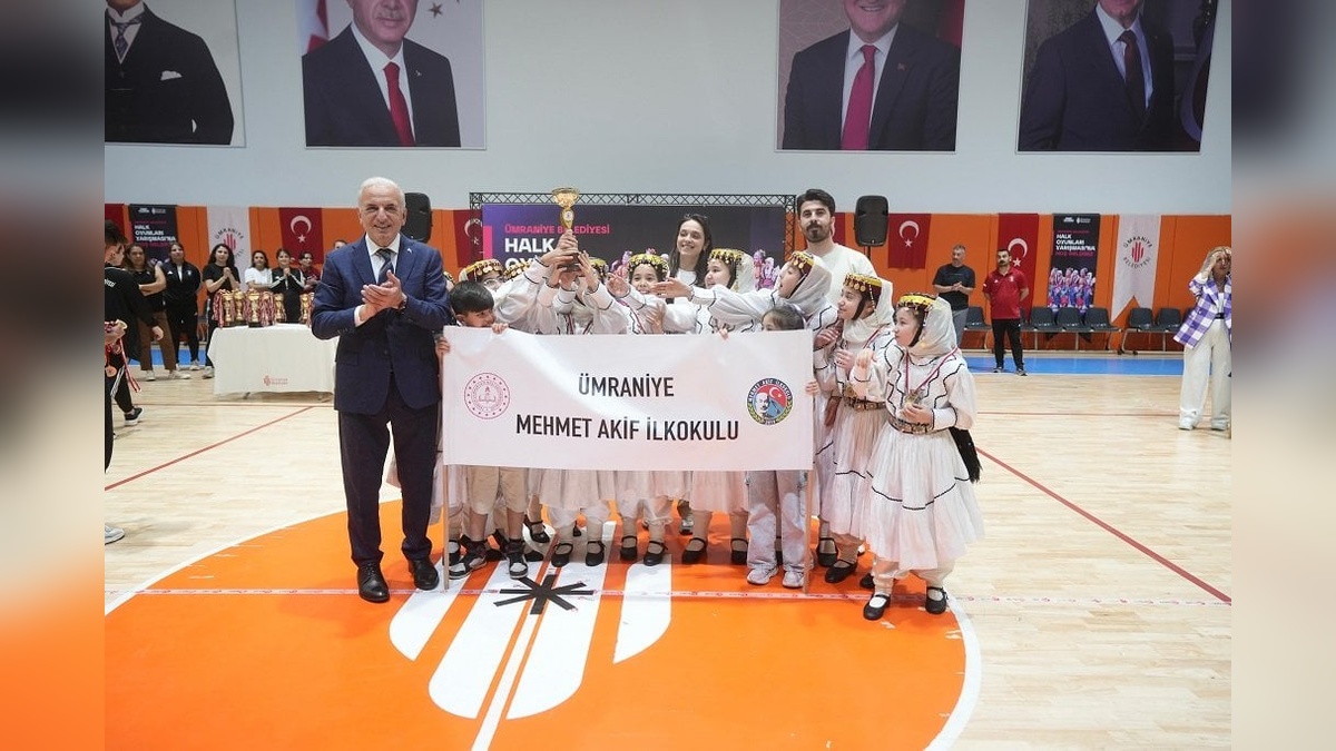 Ümraniye'de 270 öğrenci halk oyunları yarışmasında hünerlerini sergiledi