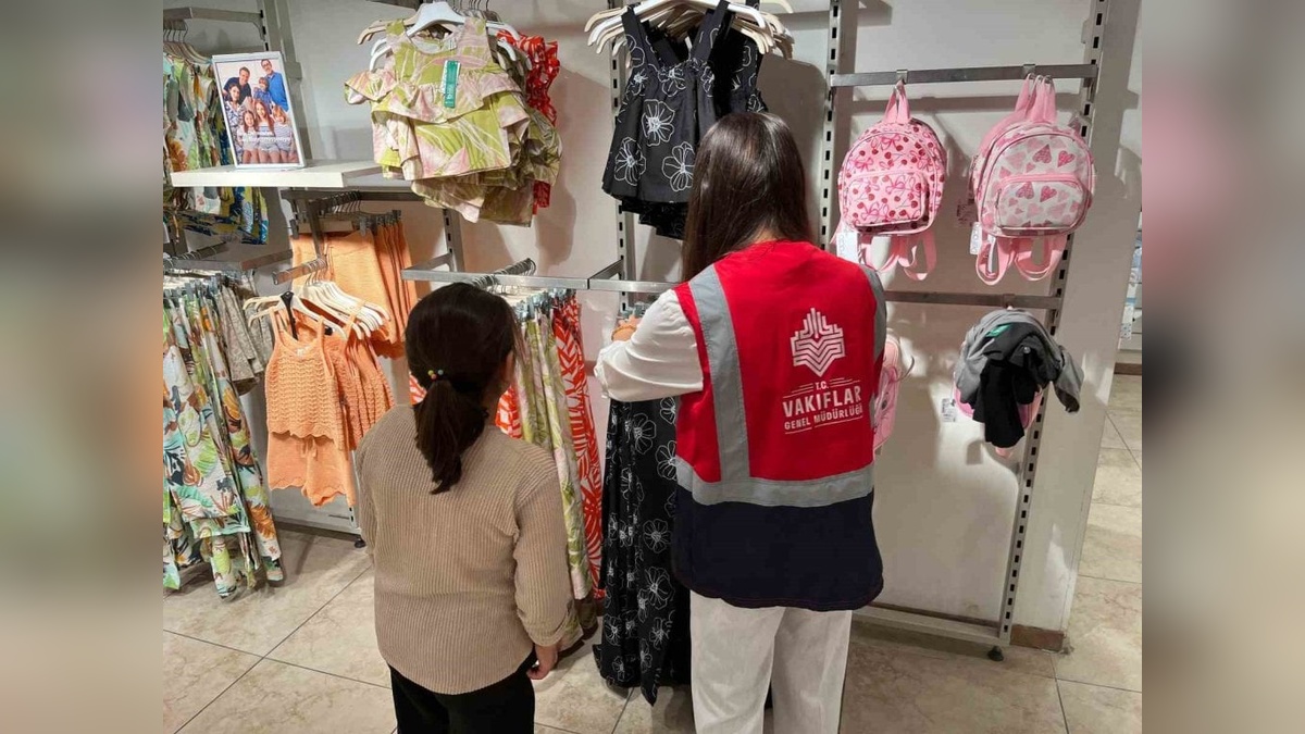 İzmir ve Manisa'da 624 çocuk mazbut vakıflar sayesinde bayramlık sevinci yaşadı