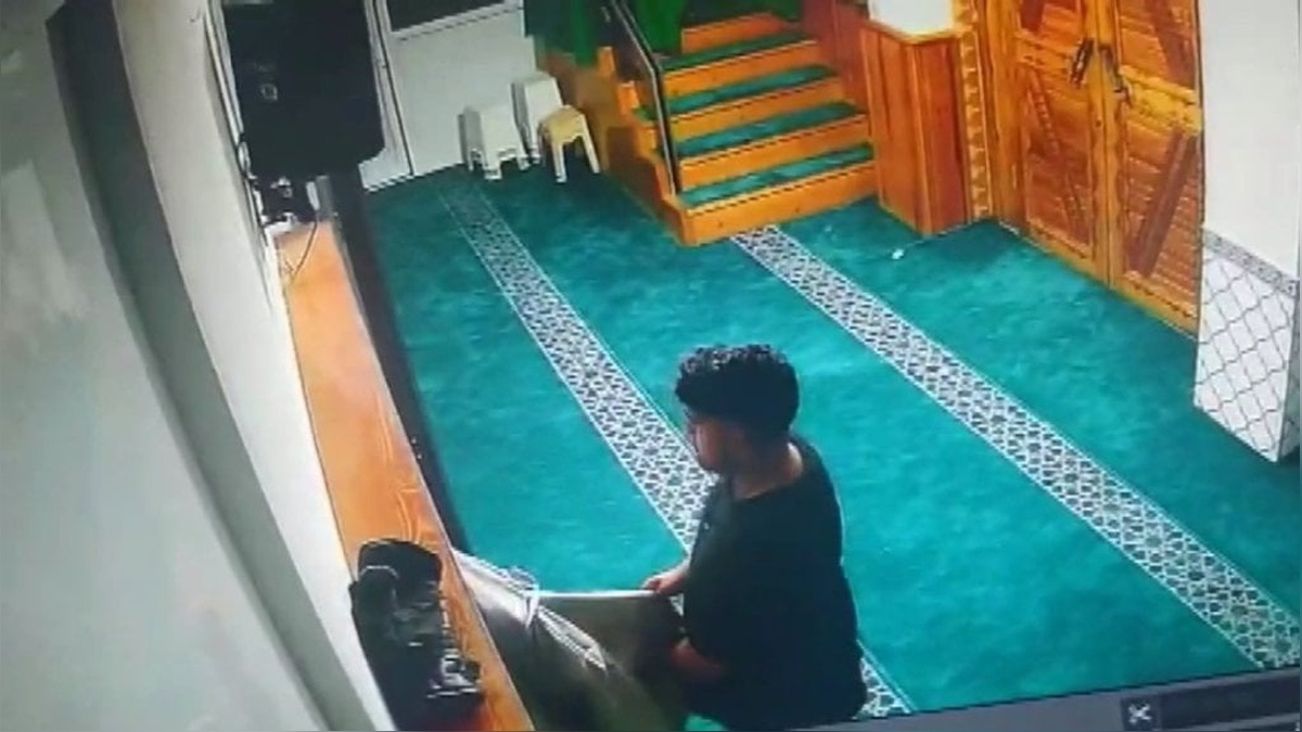 Akyazı'da camiden hırsızlık