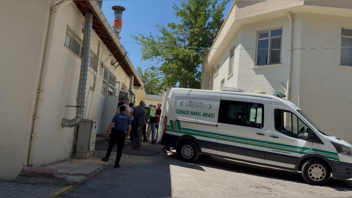 Gaziantep'te feci kaza: Paramedik anne ve 2 çocuğu hayatını kaybetti