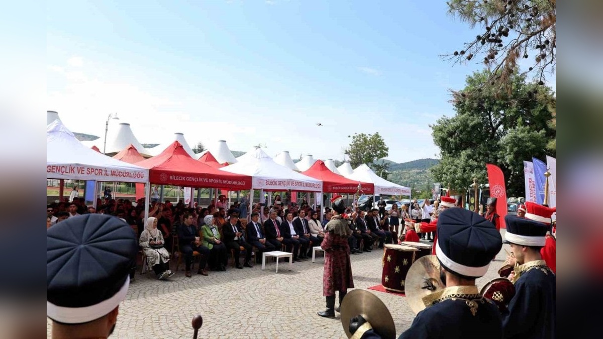 Bilecik'te 350 üniversite öğrencisi tarih ve medeniyet gezisinde buluştu