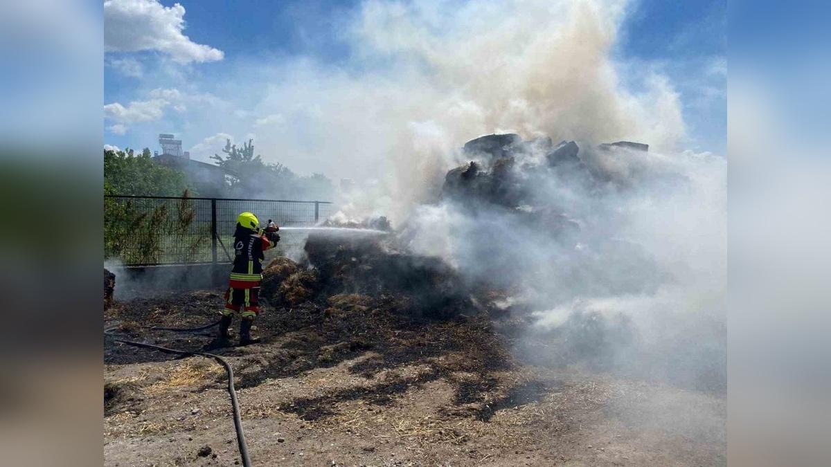 Balıkesir'de 500 balya saman kül oldu