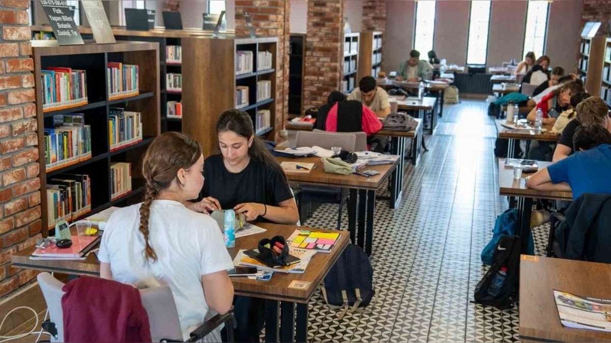 Başiskele Kitaphane'de sınav yoğunluğu