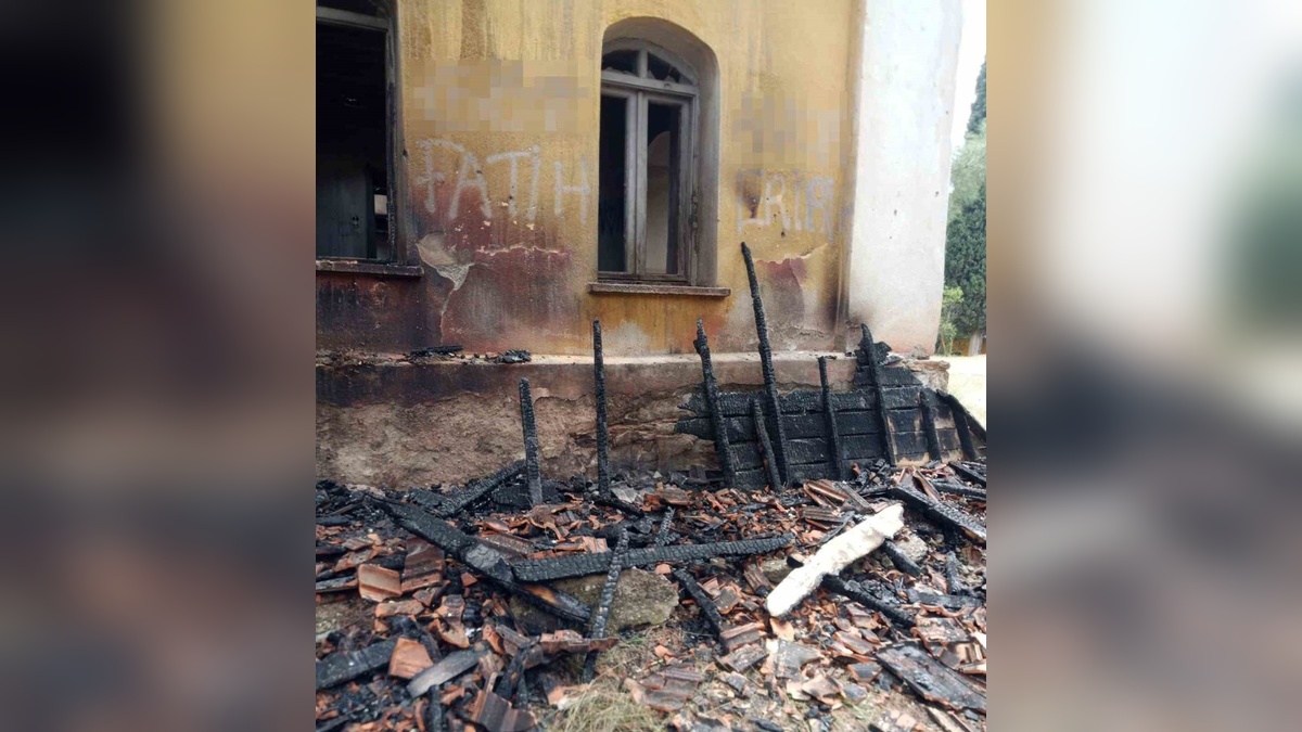 Denizli'de tarihi Ortaköy İlkokulu çıkan yangında kül oldu