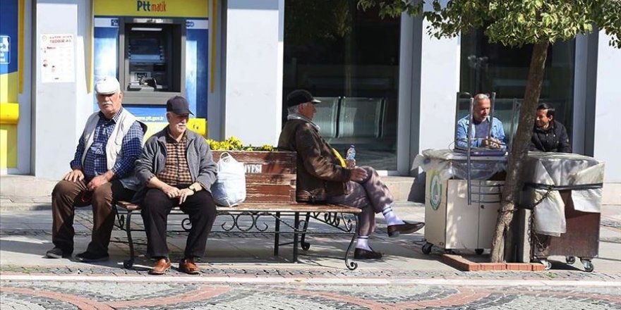 65 yaş üzeri ve kronik rahatsızlığı olanlara yönelik sokağa çıkma kısıtlamasıyla ilgili istisnalar belirlendi