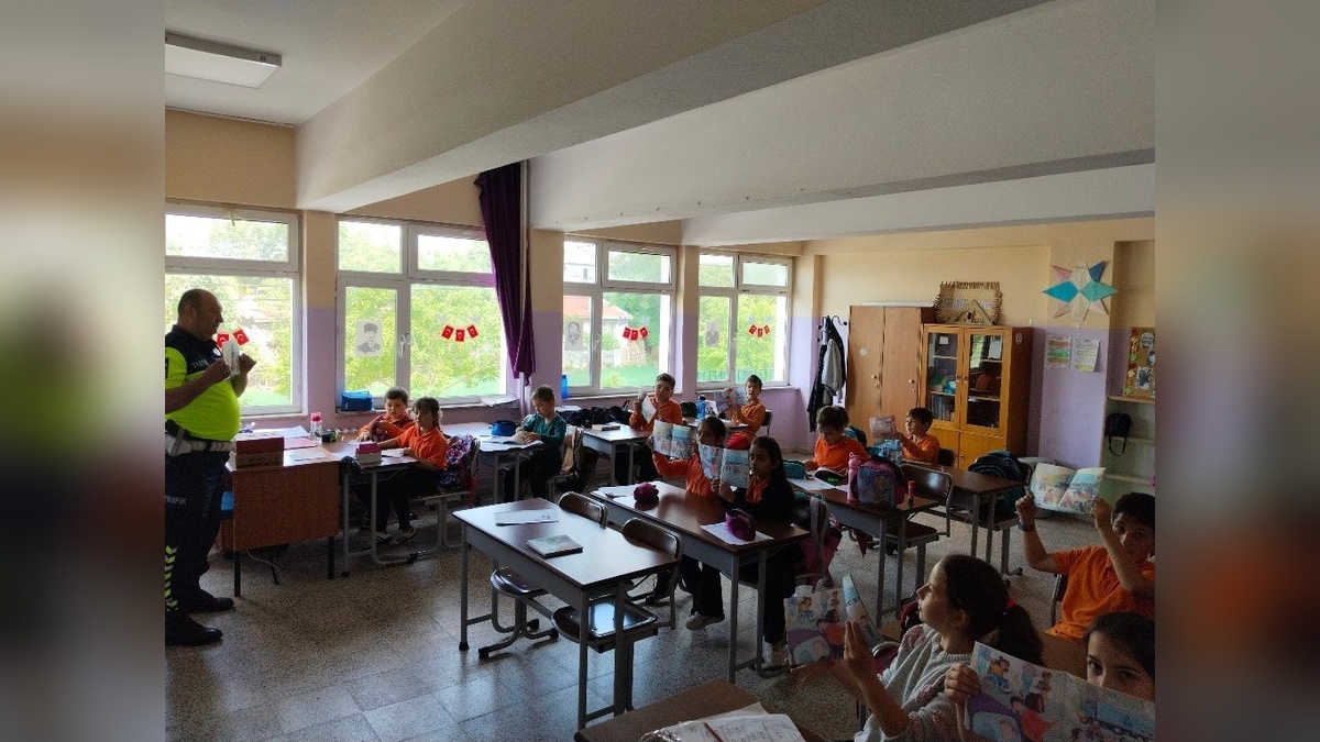 Kırklareli jandarmasından öğrencilere trafik eğitimi