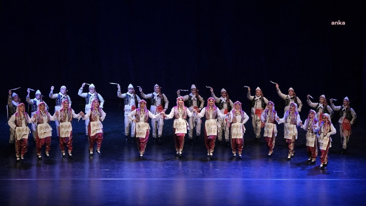 Altınköprü Halk Dansları Topluluğu’ndan yılsonu gösterisi
